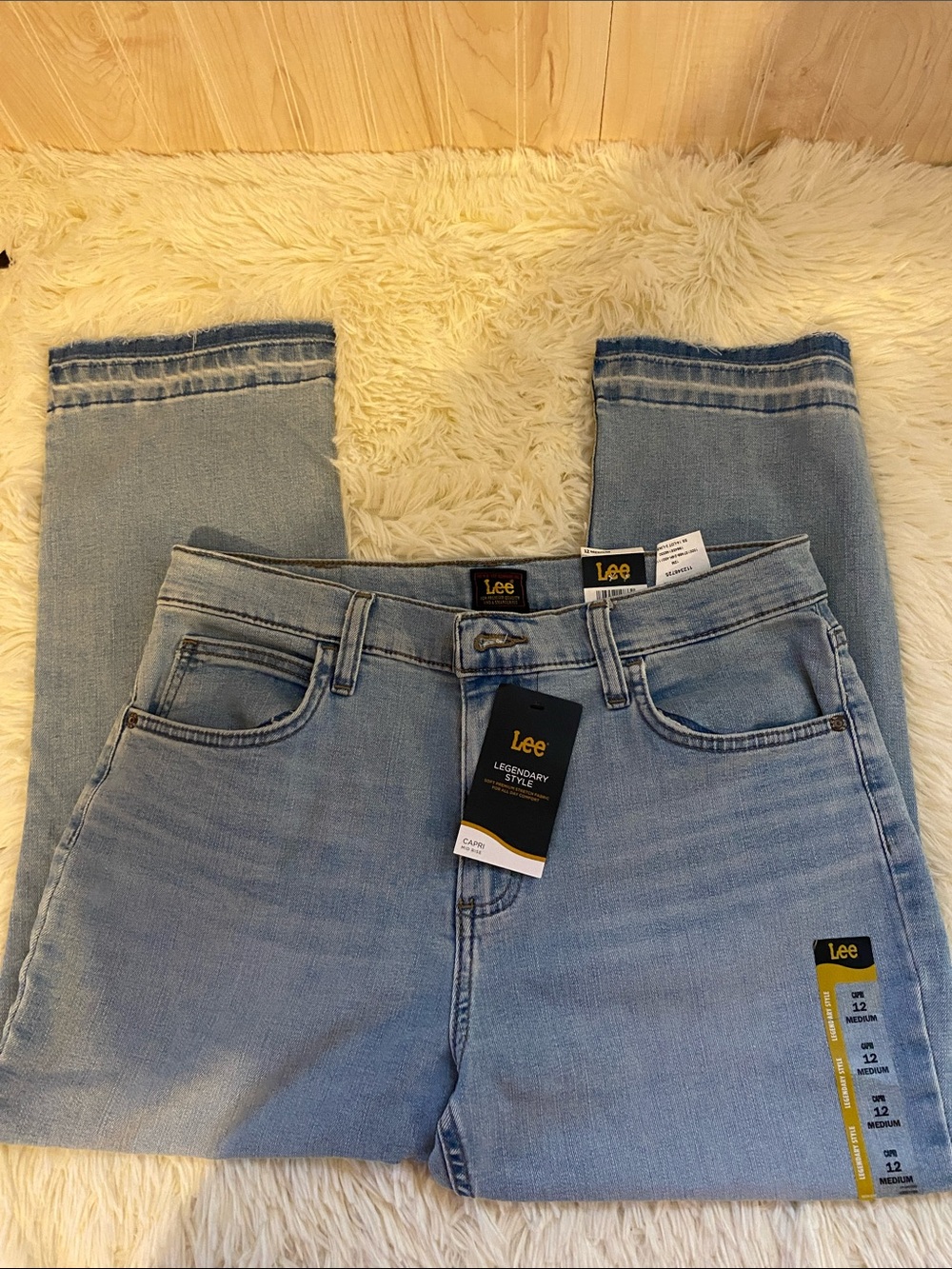 Lee NEW Legendary Mid Rise Capris